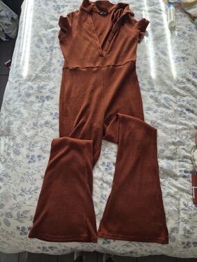 SHEIN Rust Ribbed V-Neck Short Sleeve Jumpsuit